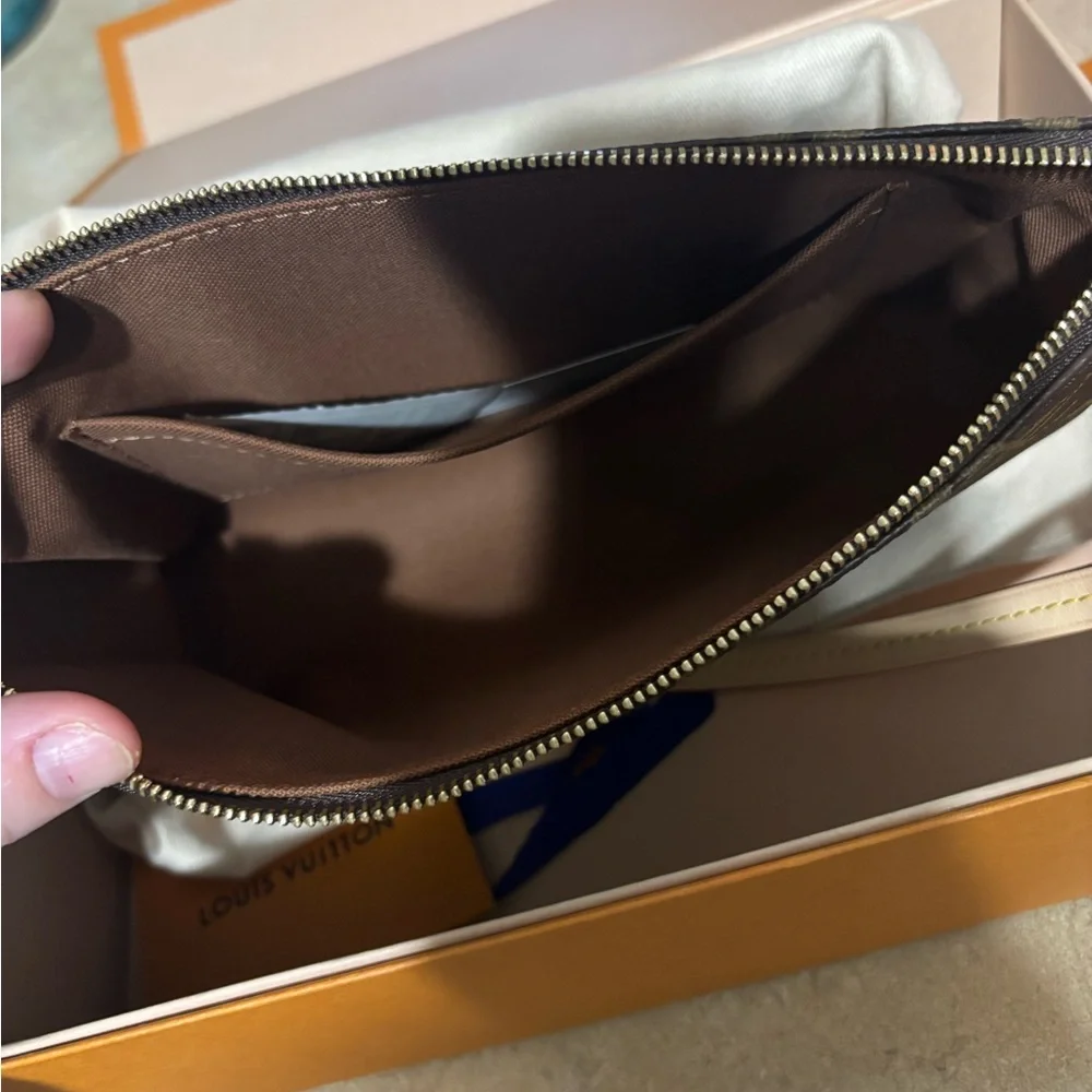 Louis Vuitton Pochette - Picture 2 of 8